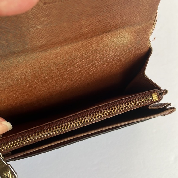 Louis Vuitton LV Monogram Snap Wallet - Picture 9 of 17